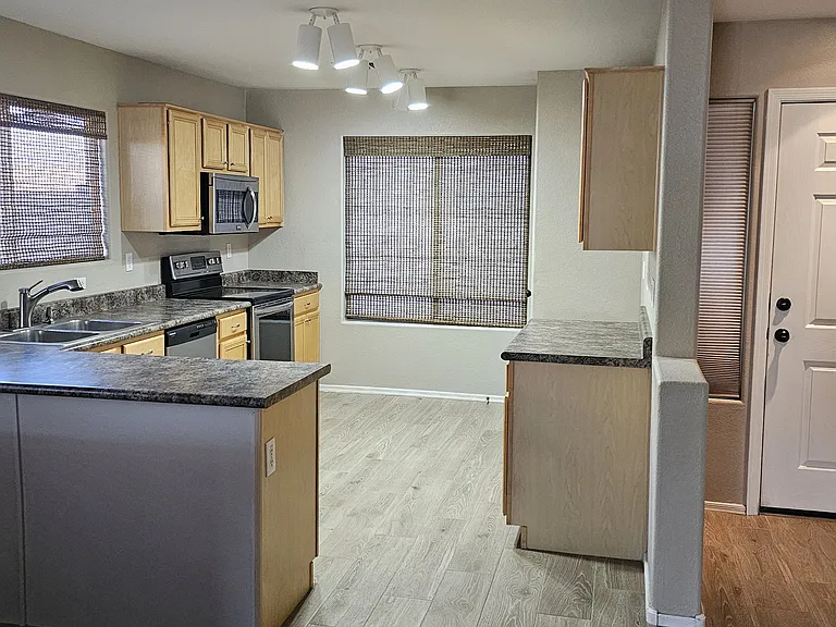 1113 N Agave St — Photo 2