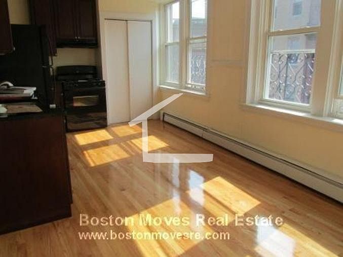 2nd image of 2 Moon St