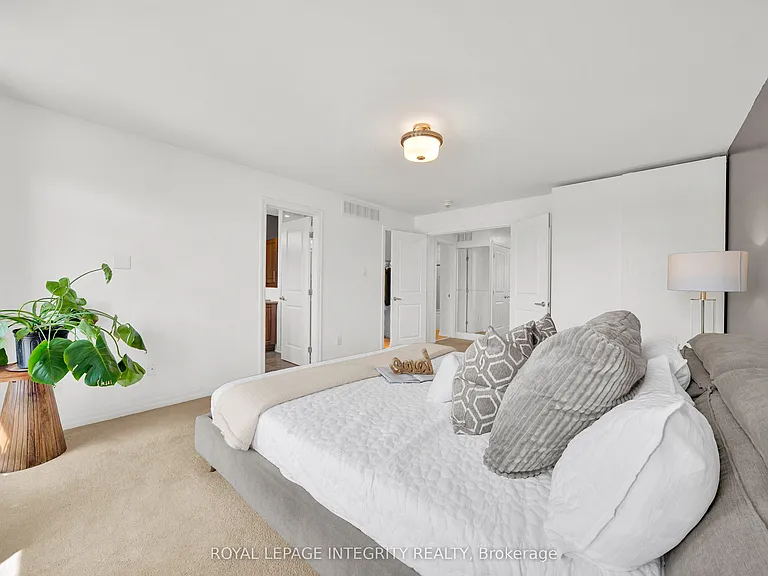 114 Hawkeswood Dr — Photo 28