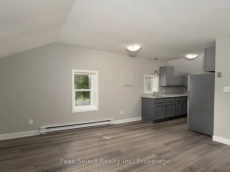 32 Victoria St W #C — Photo 6