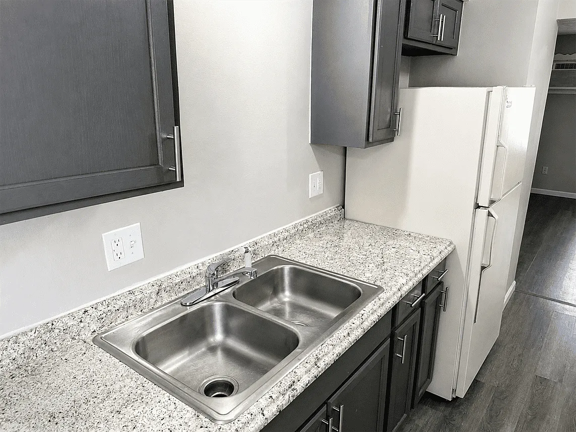 116 N Grimes St — Photo 2