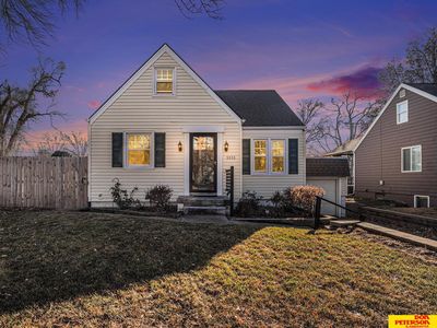 5835 Oak St, Omaha, NE, 68106