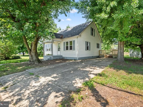 222 Delaware Ave, Carneys Pt, NJ 08069