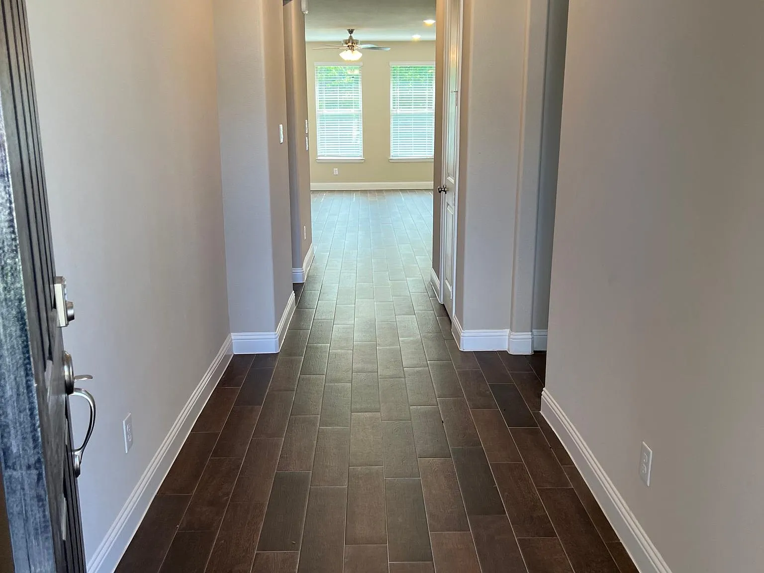 5 bed, 3.5 bath, 2633 sqft, $3,295 — Photo 2