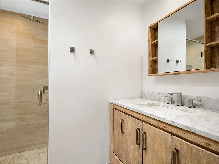1544 Crestline Dr — Photo 12