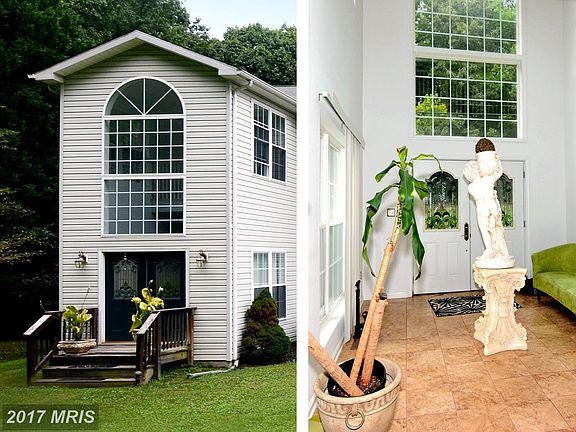 Soaring Palladian Window Entry / 2-Story Foyer
