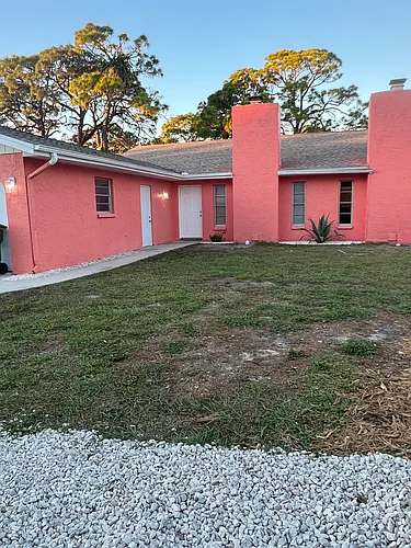 923 Royal Palm Dr Photo 1