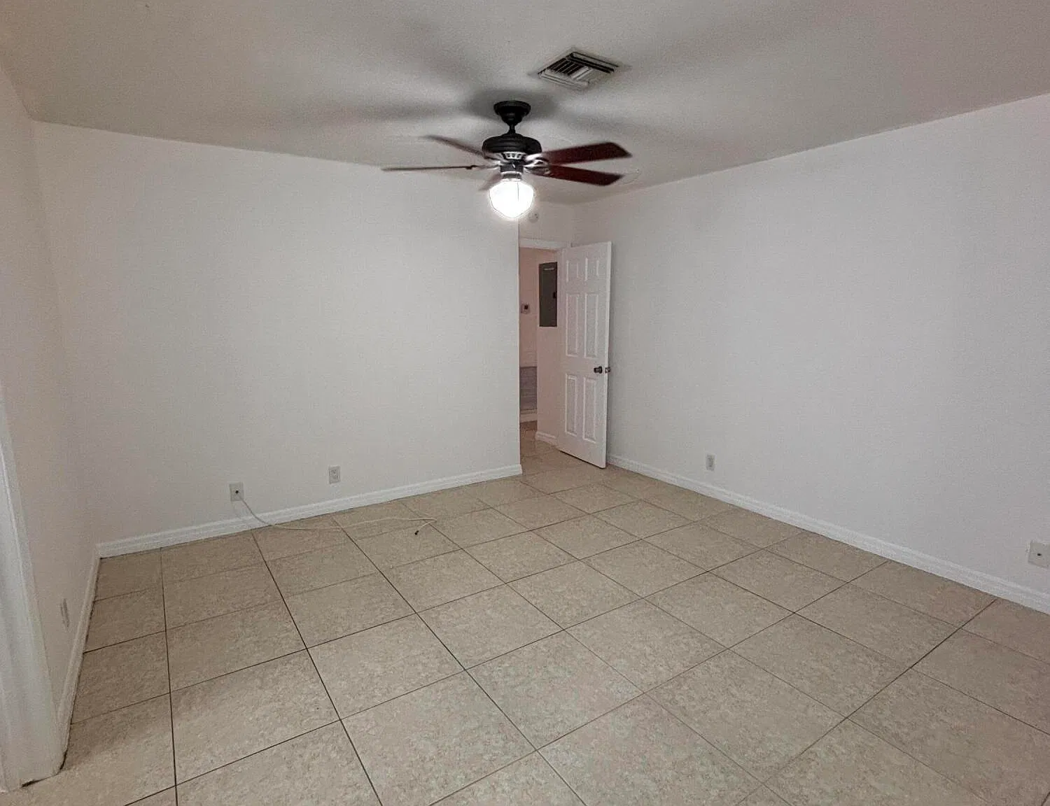 3 bed, 2.0 bath, 1216 sqft, $2,700 — Photo 3