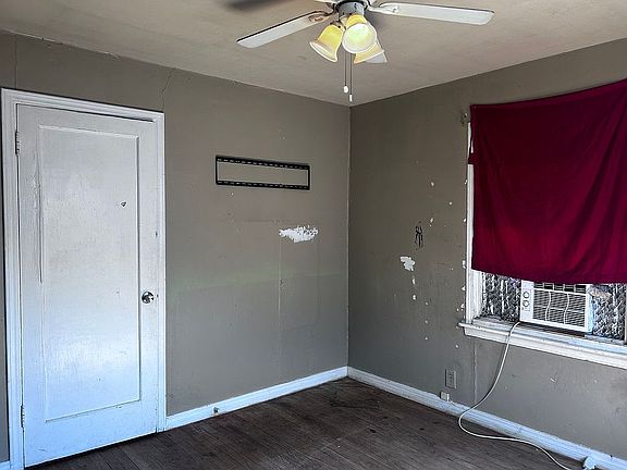 3rd image of 4811 N Willow Ave