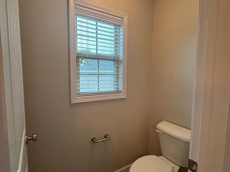 203 Ashton Ct — Photo 27