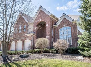 24527 Perceval Ln, Novi, MI 48375