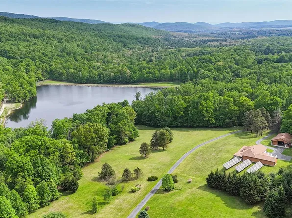 98 Peach Glen Rd, Gardners, PA 17324