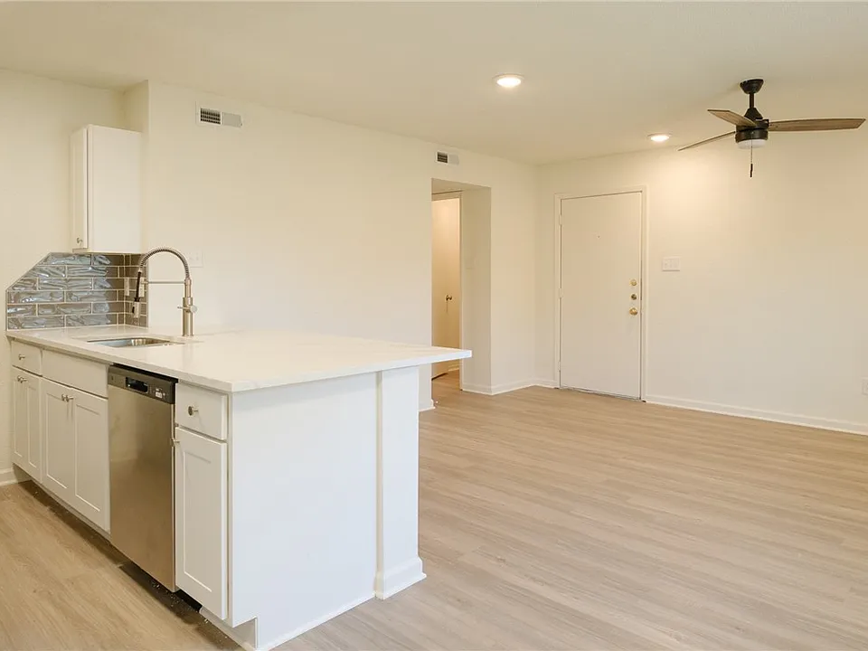 1501 Alpine Cir #D