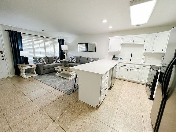 3rd image of 1845 W Canyon View Dr APT 1423