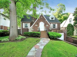 1174 E Laurelton Pkwy, Teaneck, NJ 07666