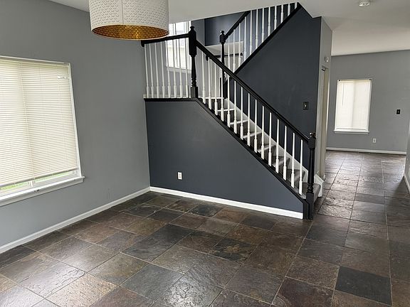 4th image of 384 Reston Cir