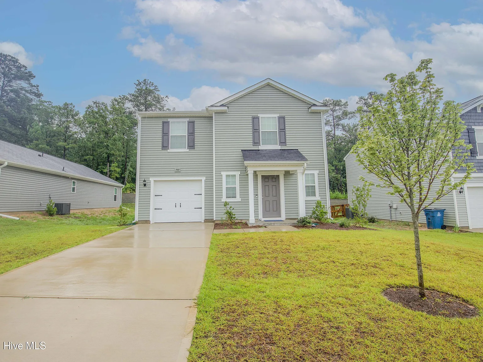 4 bed, 2.5 bath, 1925 sqft, $2,000 — Photo 2
