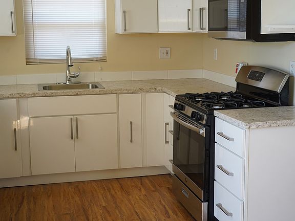3rd image of 4643 Tulip Ave