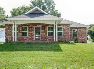 2020 S Valleyroad Ave, Springfield, MO 65804