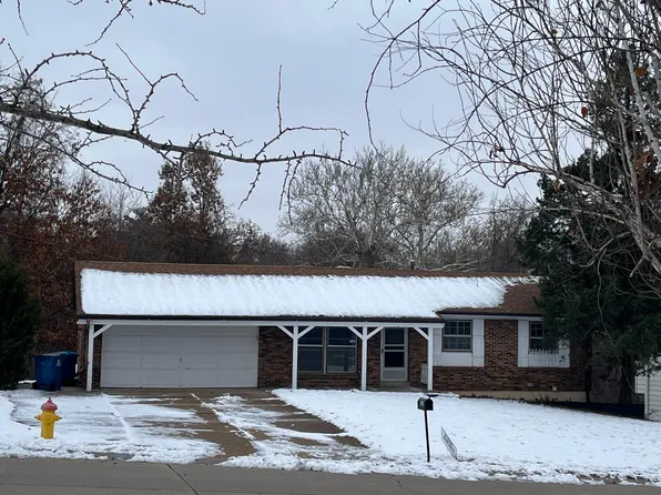 1107 Dawn Valley Dr, Maryland Heights, MO 63043
