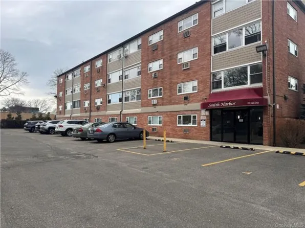 (undisclosed Address), Freeport, NY 11520