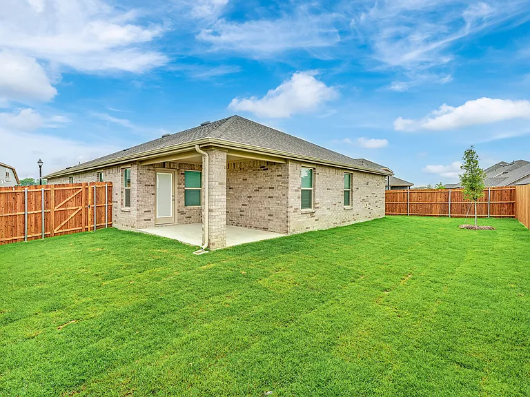 2044 Hearn Dr — Photo 32