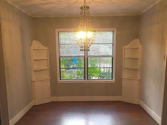 SEPARATE DINING ROOM