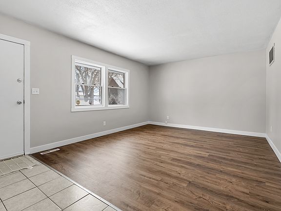 2nd image of 427 N Clarendon St