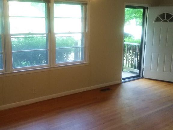 2nd image of 3136 Brentwood Rd