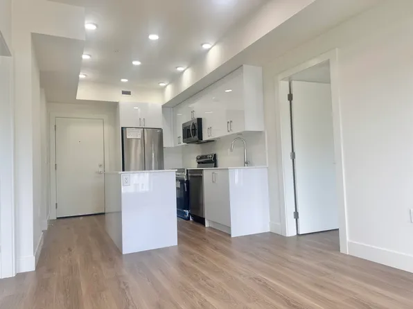 15739 Fraser Hwy #303, Surrey, BC V4N 0Y6