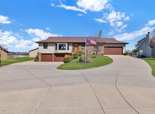 6010 Woodland Dr, Waunakee, WI 53597