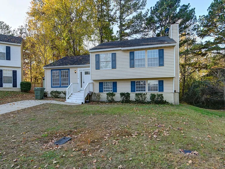 100 Woodspur Rd — Photo 2