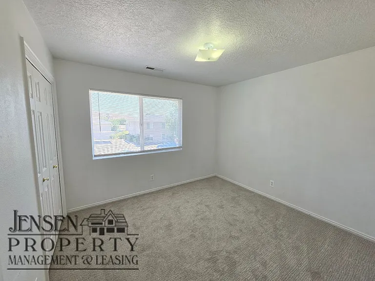 92 E Center St — Photo 9