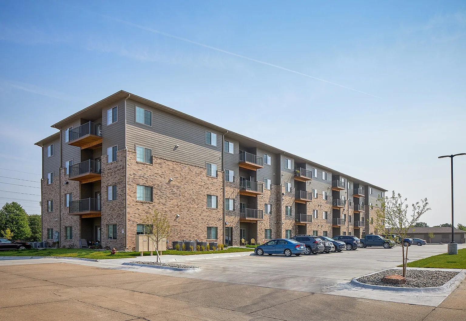 Deerfield Apartments & Chateaus — Photo 1