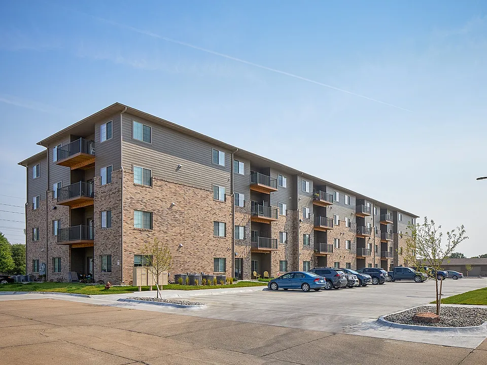 Deerfield Apartments & Chateaus