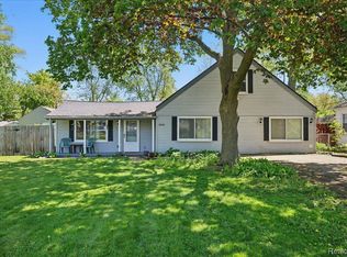 1840 Manse Rd, Waterford, MI 48328