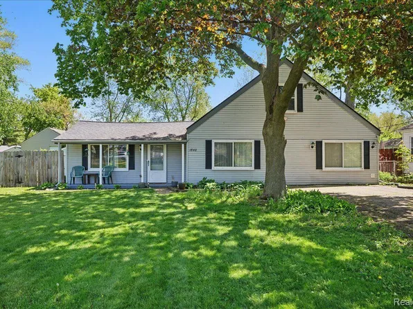 1840 Manse Rd, Waterford, MI 48328