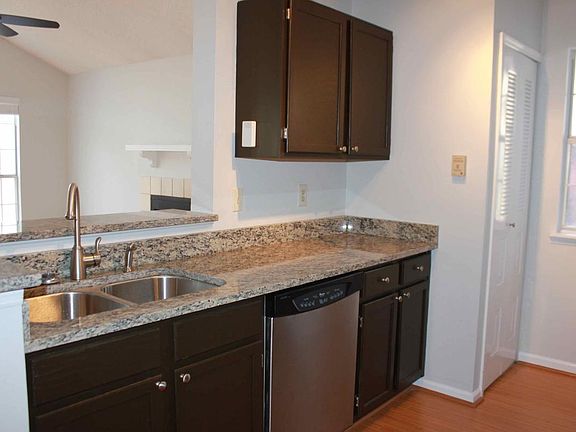 4th image of 1307 Red Deer Way