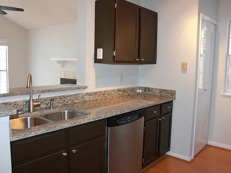 1307 Red Deer Way — Photo 4