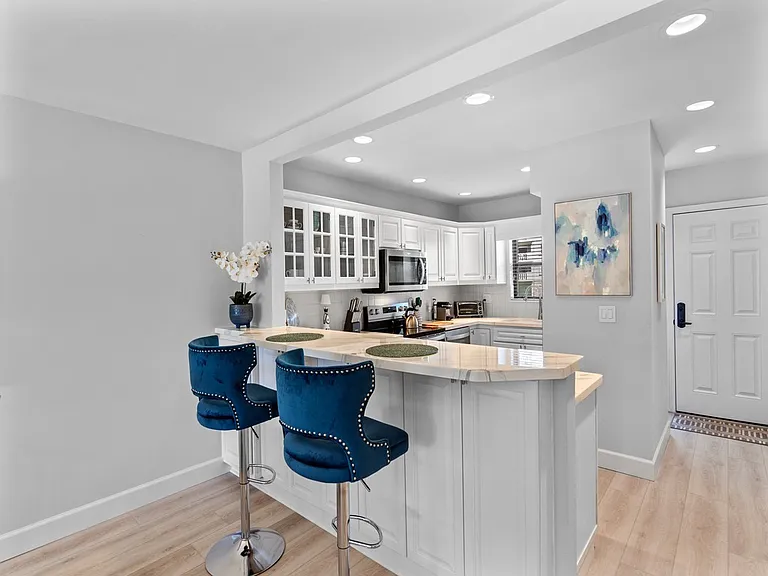 3939 Ocean Dr #204B — Photo 11
