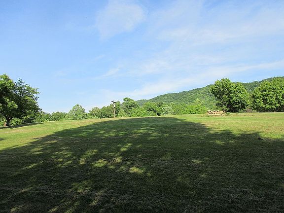 Facing rd from back of prop