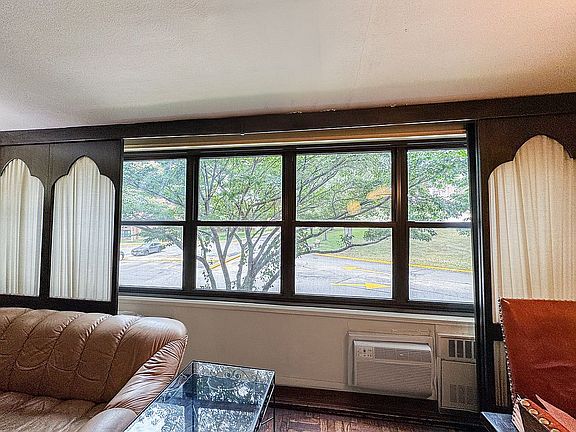 6 Large Living Room Windows