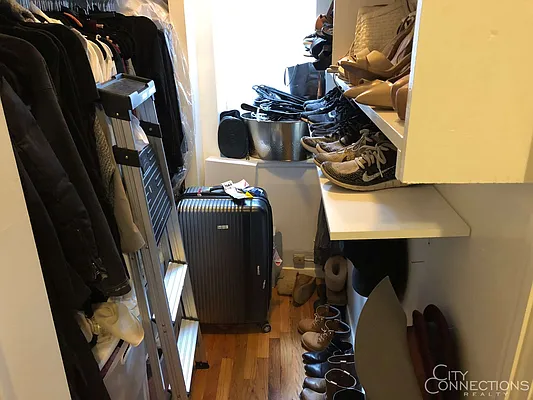 Rented by City Connections Realty | media 8