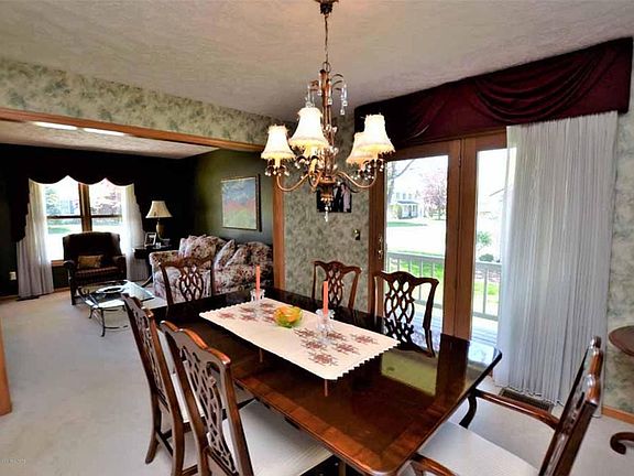 FORMAL DINING & LIVING