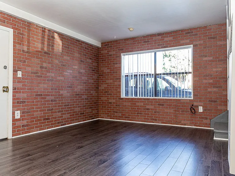 Townhome style apartments in up-and-coming Virgil Village with parking! — Photo 19