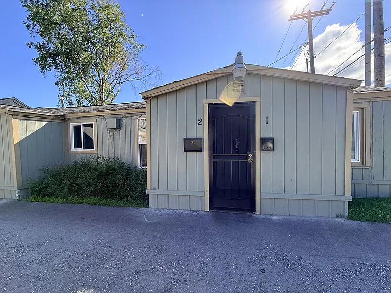 1218 E 10th Ave — Photo 1