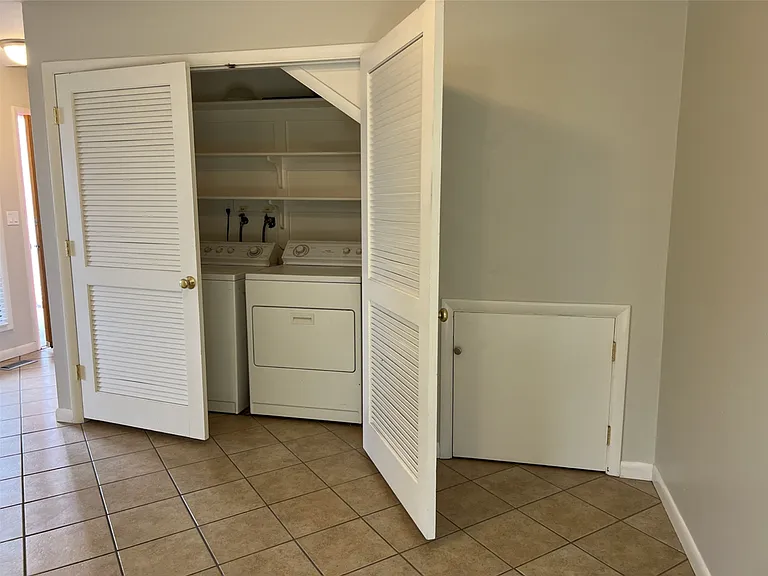 1813 S Laurelhurst Dr #1 — Photo 11