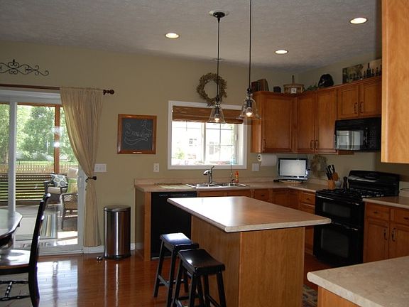 3rd image of 8853 Pin Oak Dr