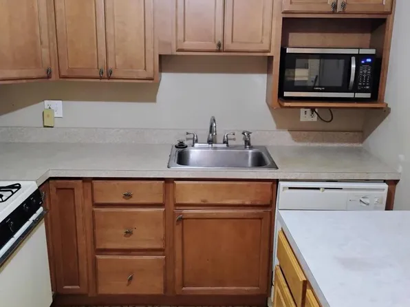 7202 Hilltop Dr, Brookhaven, PA 19015
