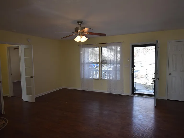 145 Jefferson Dr — Photo 4